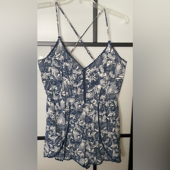 Xhilaration Pants - Xhilaration 100% Rayon Floral Romper With Adjustable Spaghetti Straps